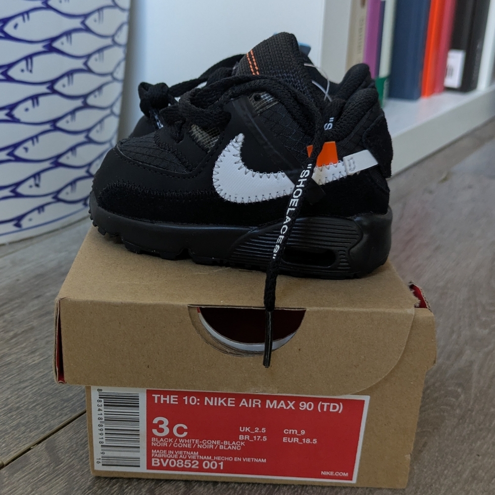 NWT Nike Air Max 90 Kids Shoes - Black and White - Size 3C